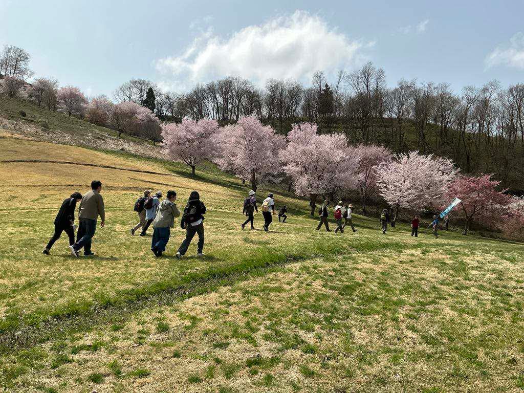 和合亮一さんと歩くおとなの遠足 第１回 小田山の桜 無事終了いたしました！　
